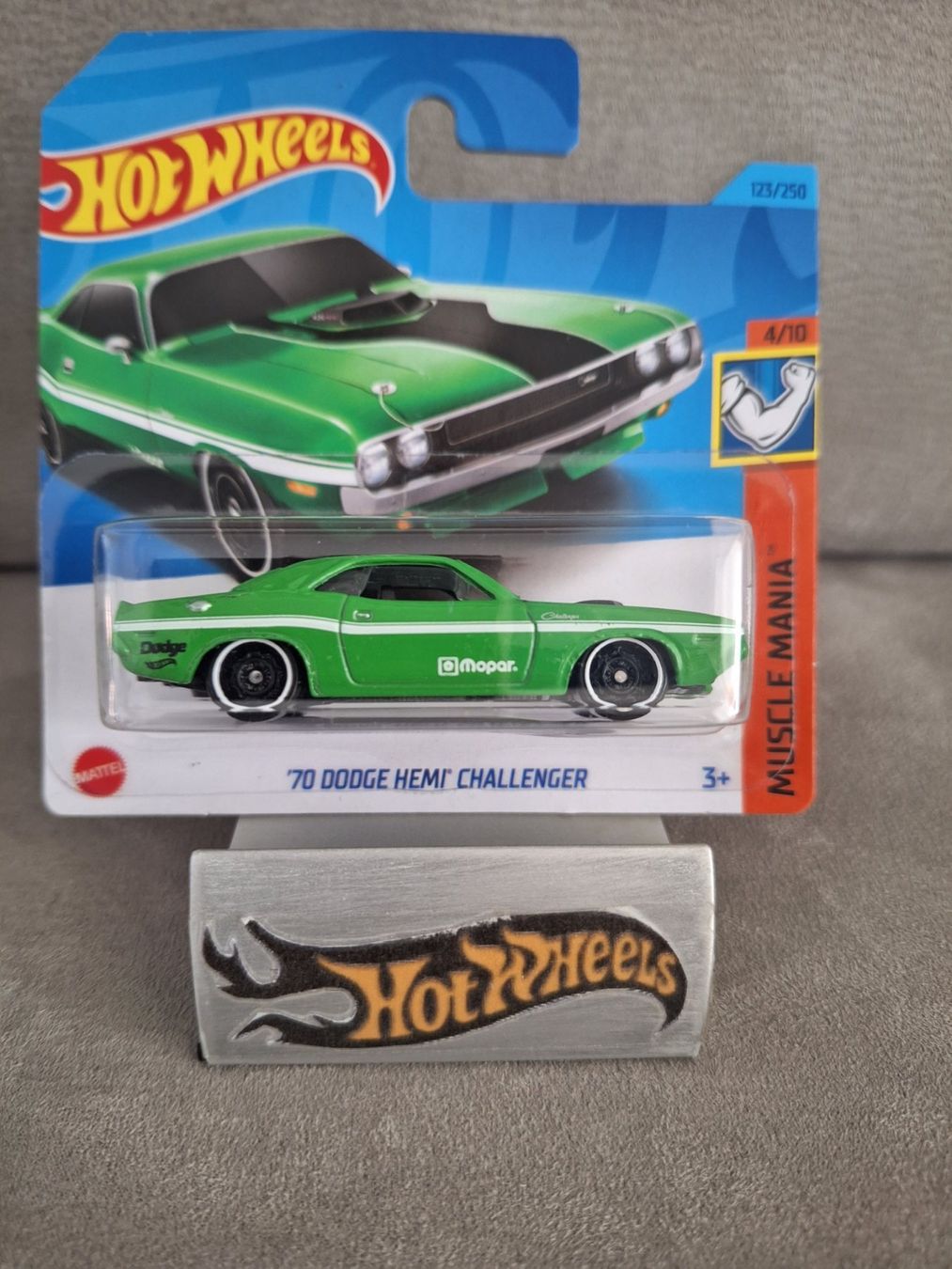 Hot Wheels Muscle Mania 2023 70 Dodge Hemi Challenger 4/10 S