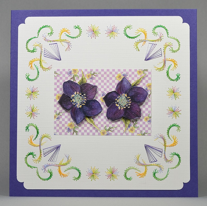 Blumen- Grusskarte mit Stickereien