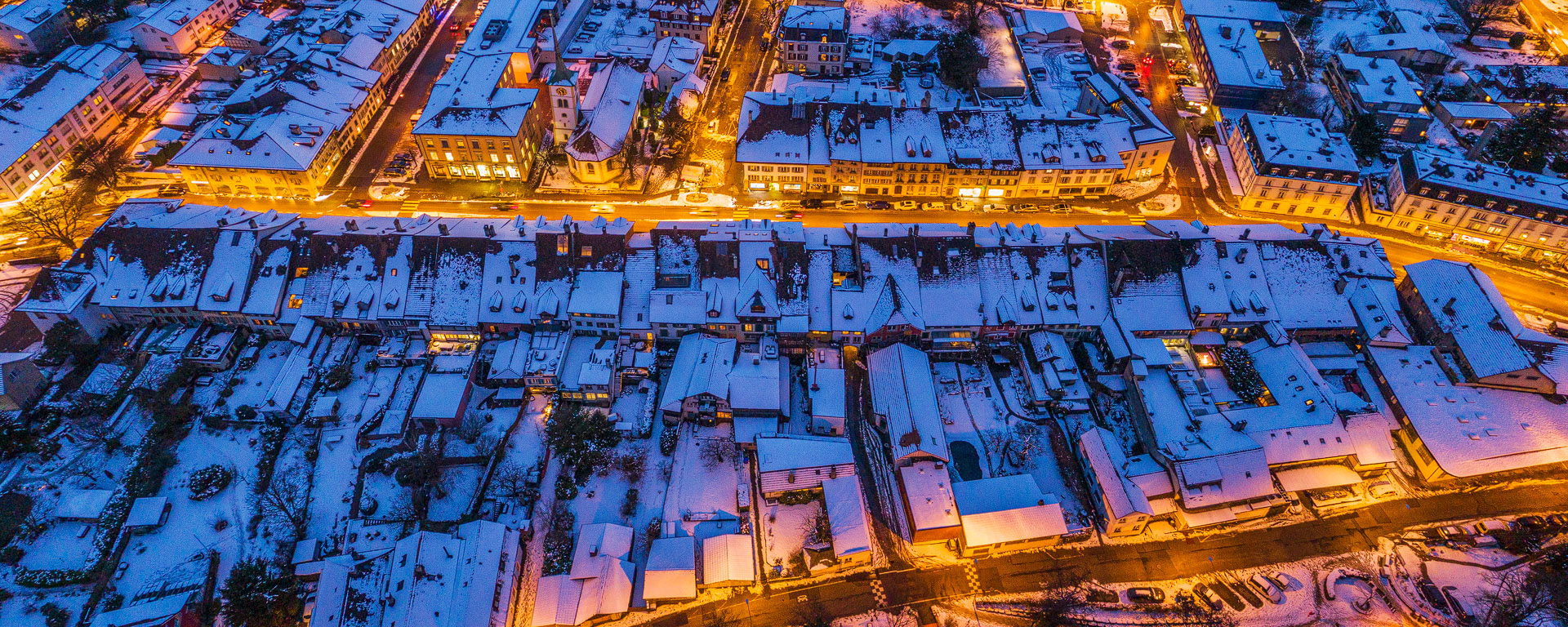 Winteraufnahme Nidau aus der Luft gesehen.