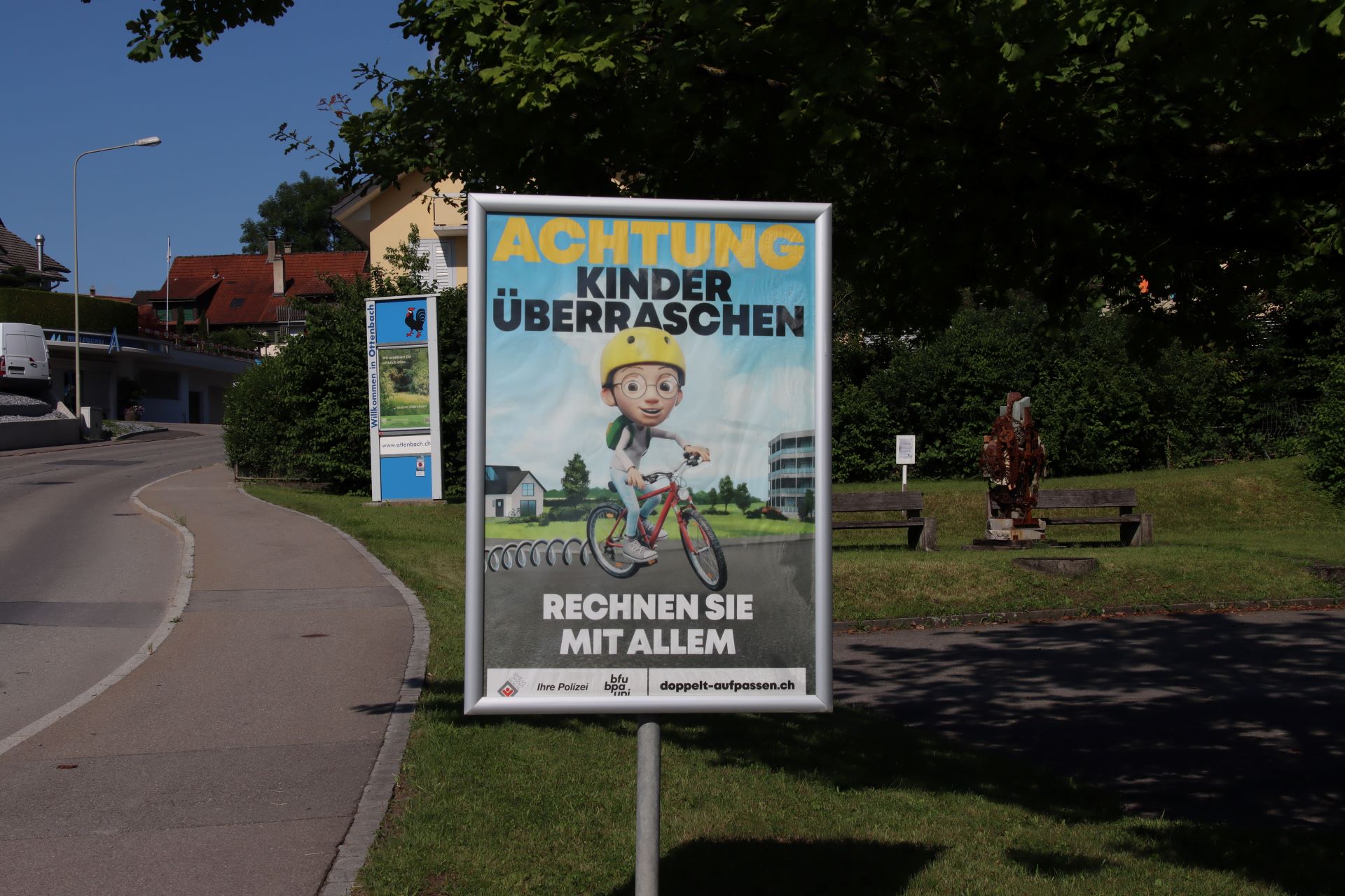 Plakate werben für Verkehrssicherheit, Veranstaltungen oder vieles Andere mehr