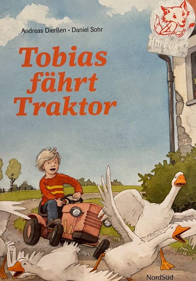 Tobias fährt Traktor
