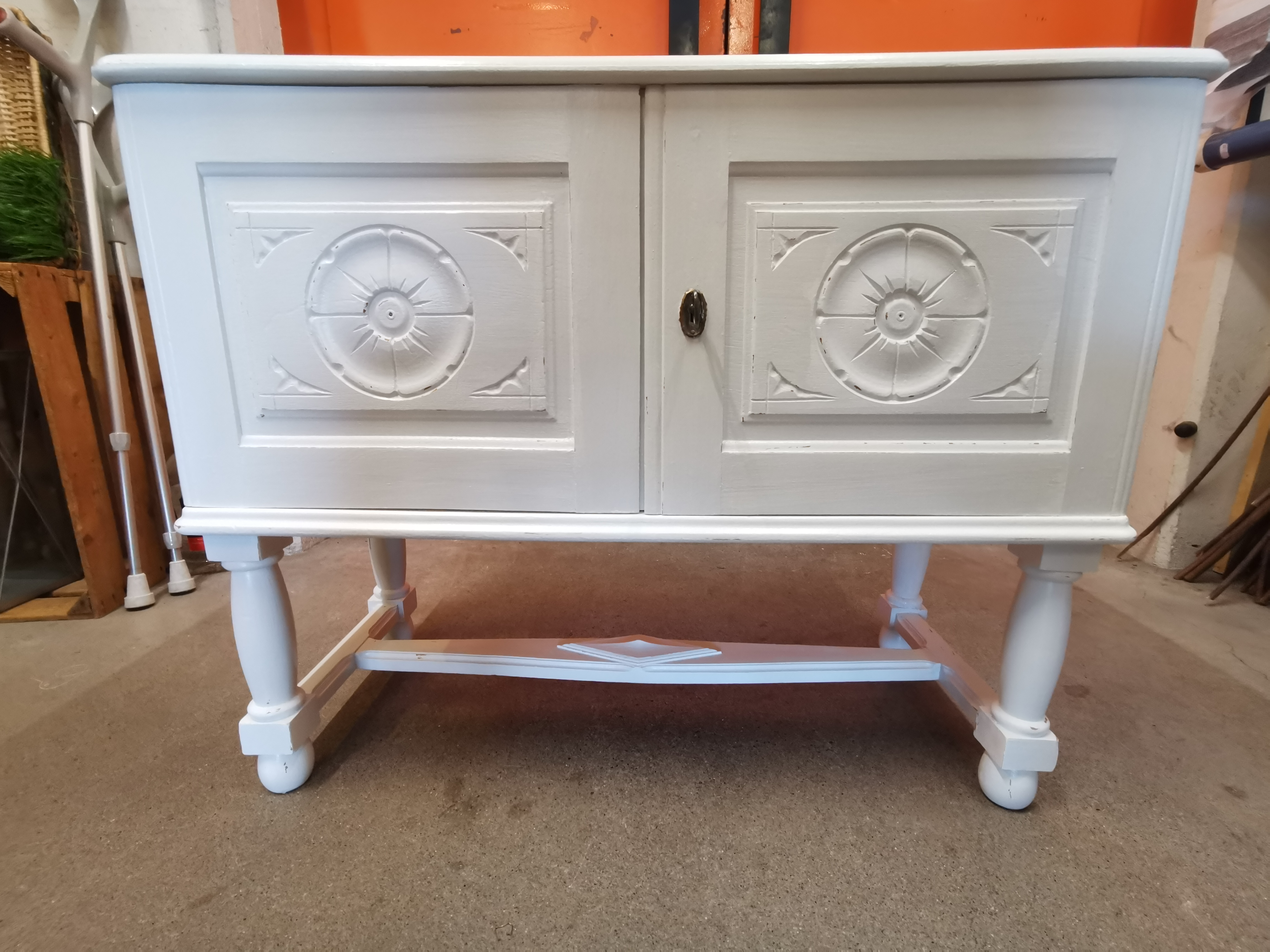 Schränkli Shabby Chic mit Schnitzereien