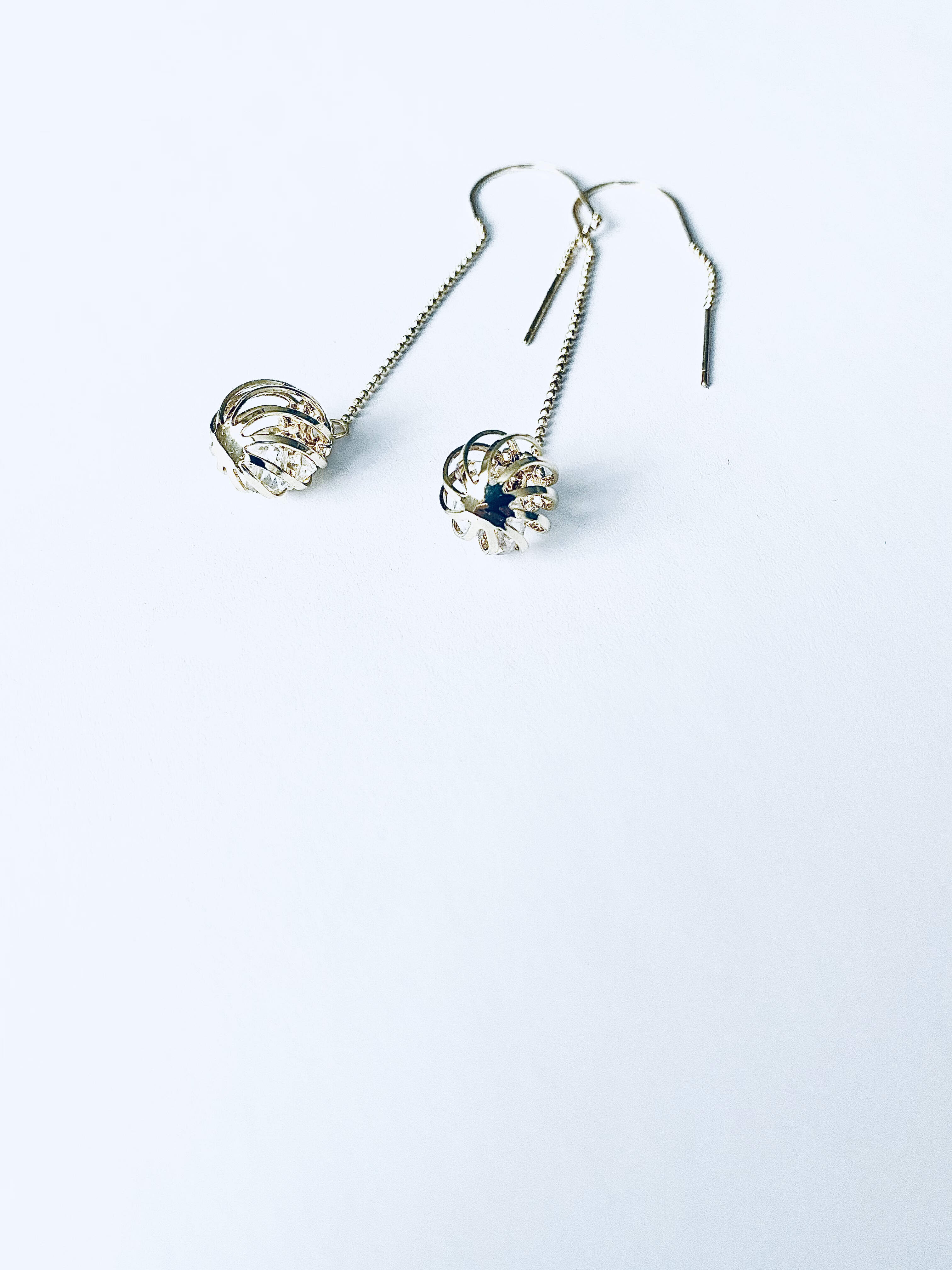 Earrings with an hollow ball