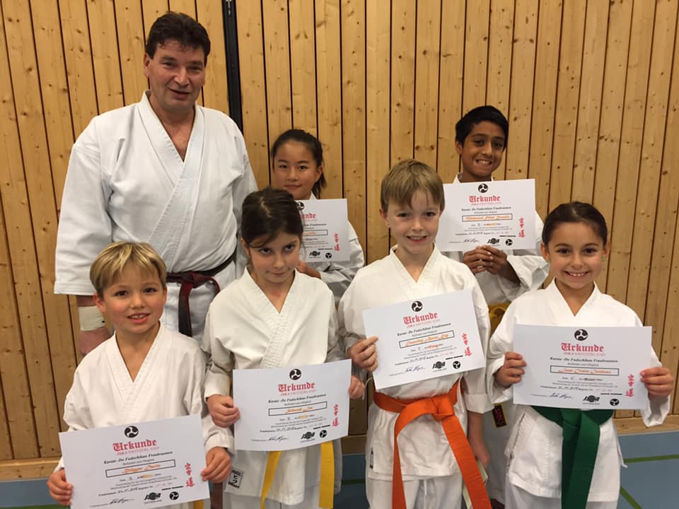 Karate-do Fraubrunnen Kyu Prüfung Kinder Gruppenfoto 2018