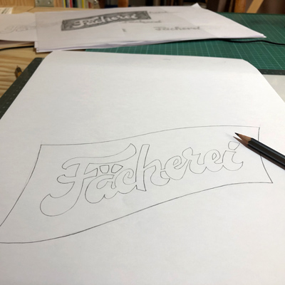 Skizzieren eines Handgemalten Logo Designs