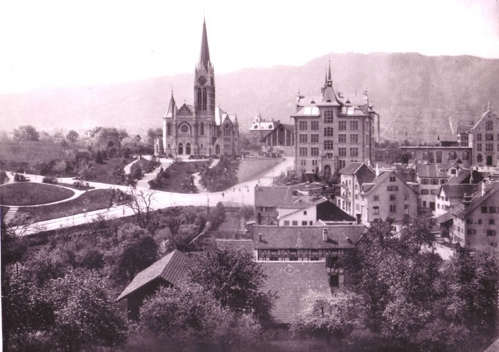 Die Bühlkirche nach 1902. Die Schulhäuser wurden in den Jahren 1899 bis 1902 gebaut