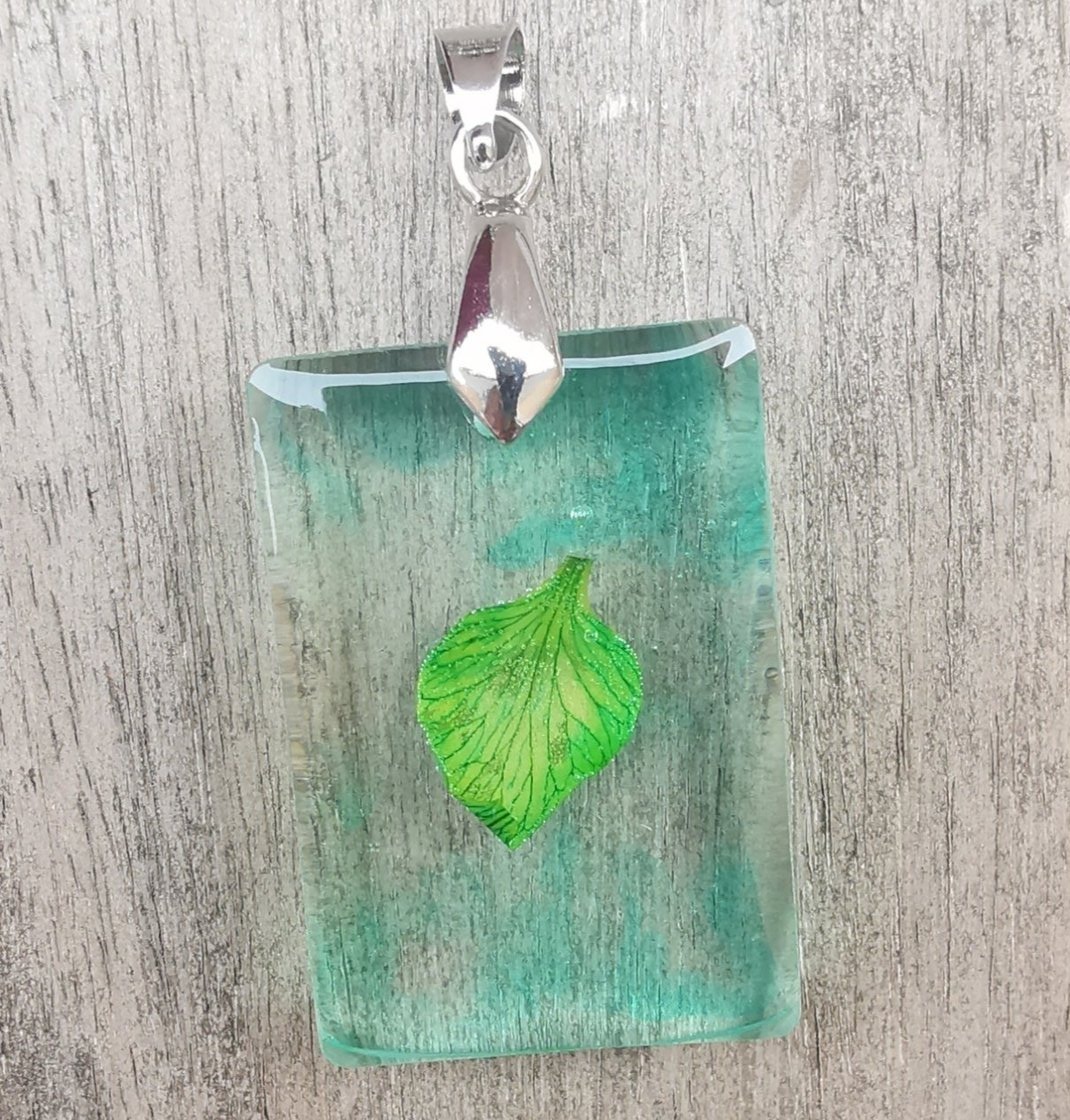 1690 - Green Leaf Sheer Cuboid