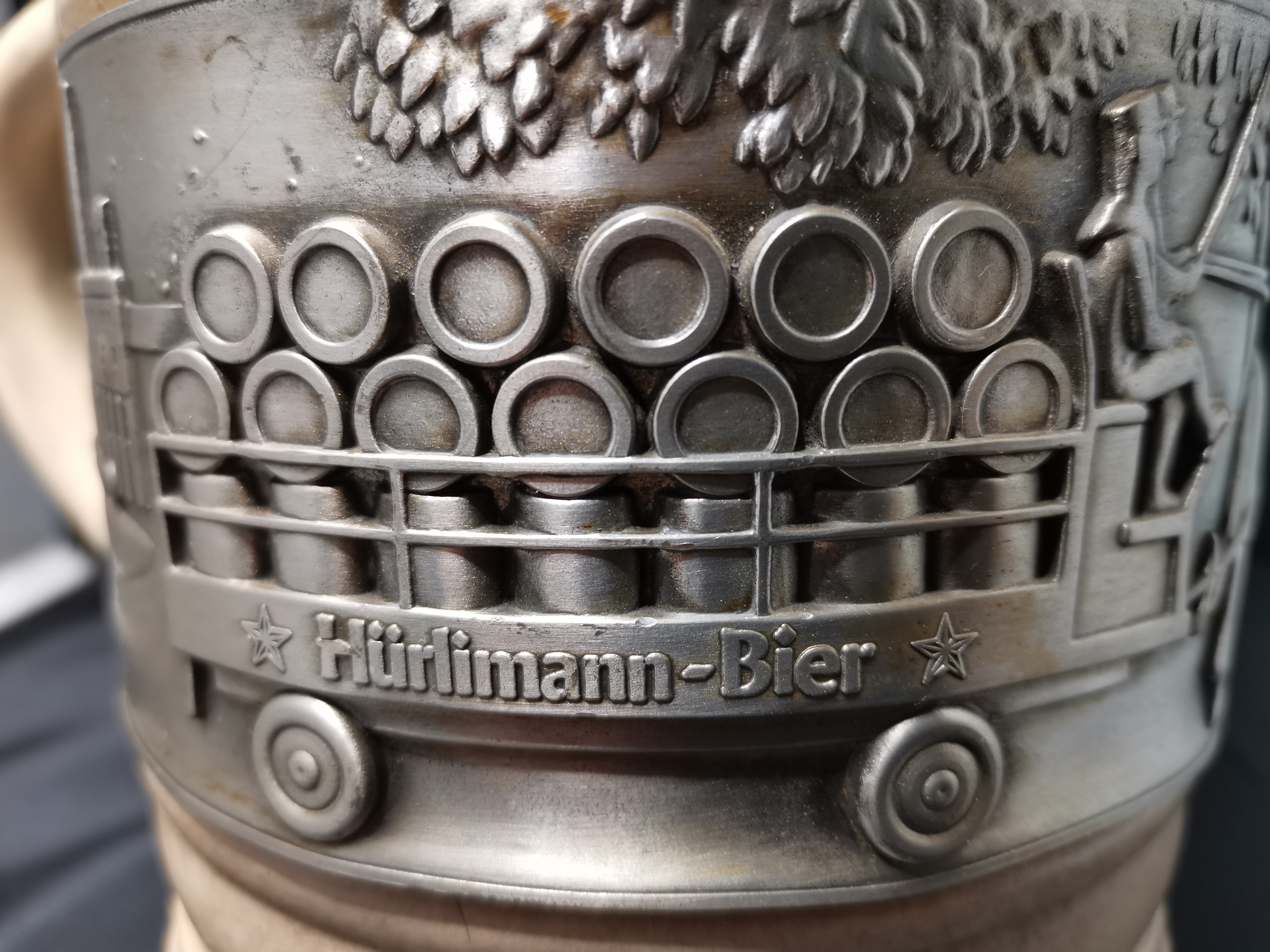 Hürlimann  XL Bierkrug mit Zinndeckel