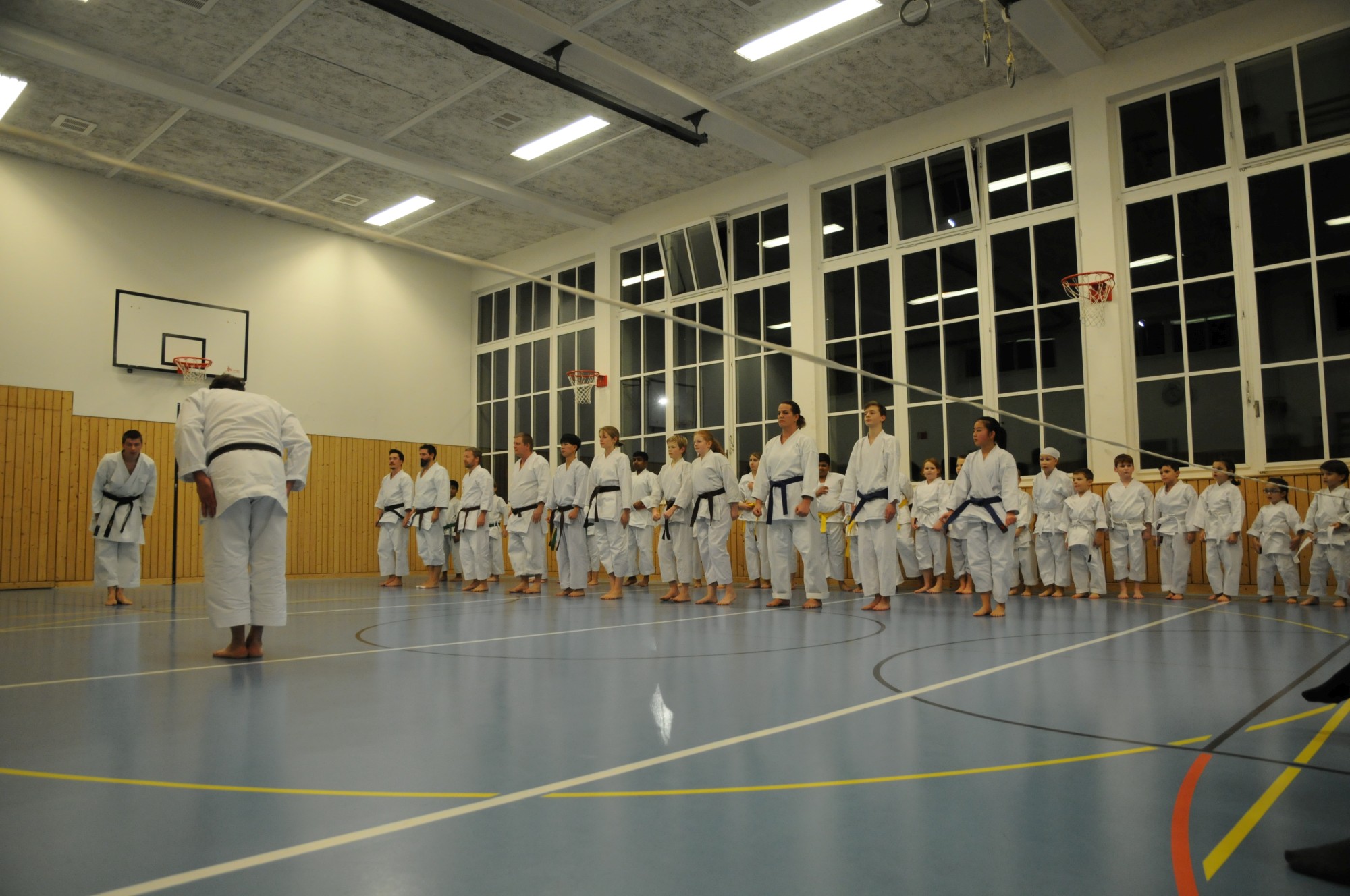 Gruppenfoto Karate Training im Dojo Fraubrunnen