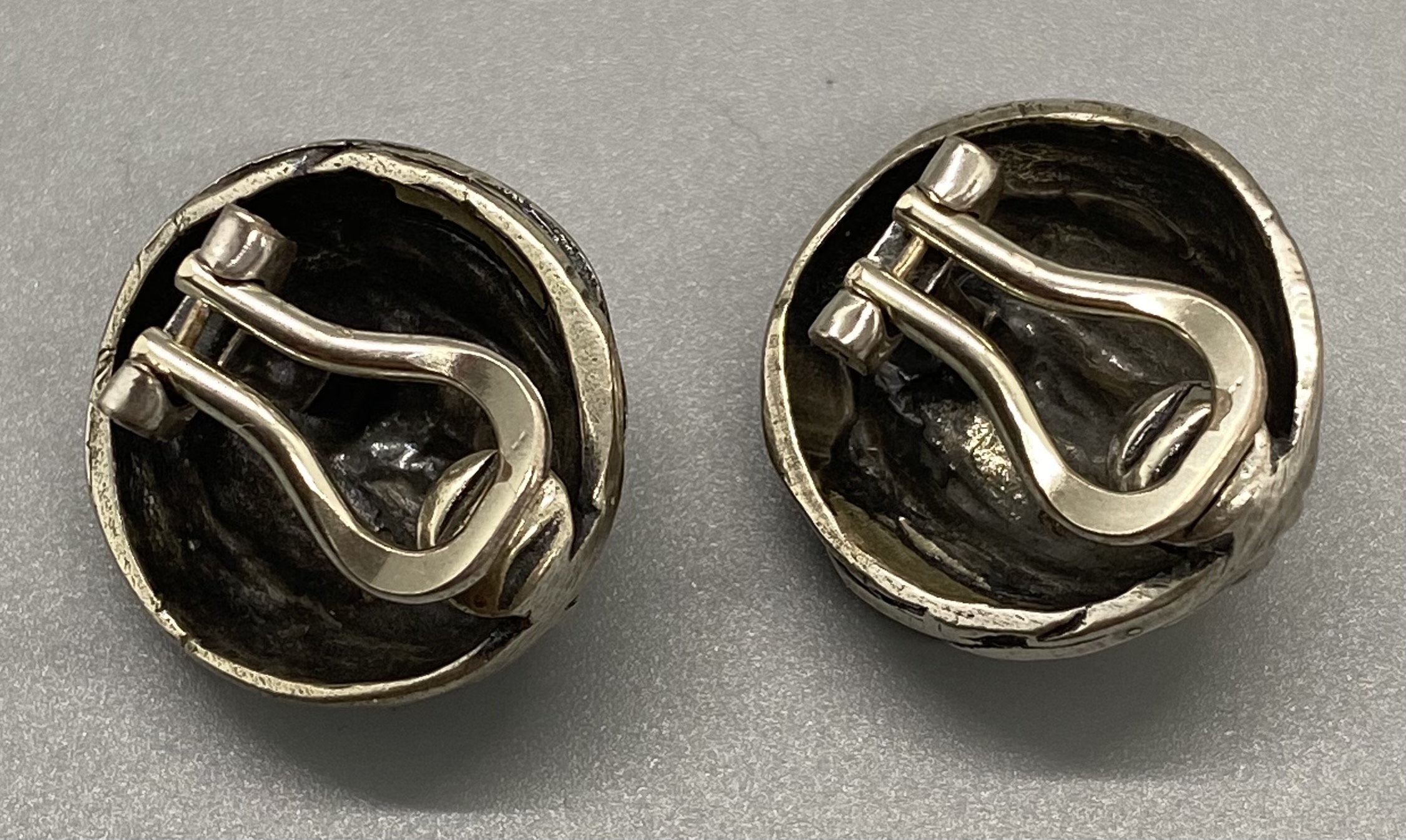 Ohrenclips aus Silber mit Feingoldeinlage
