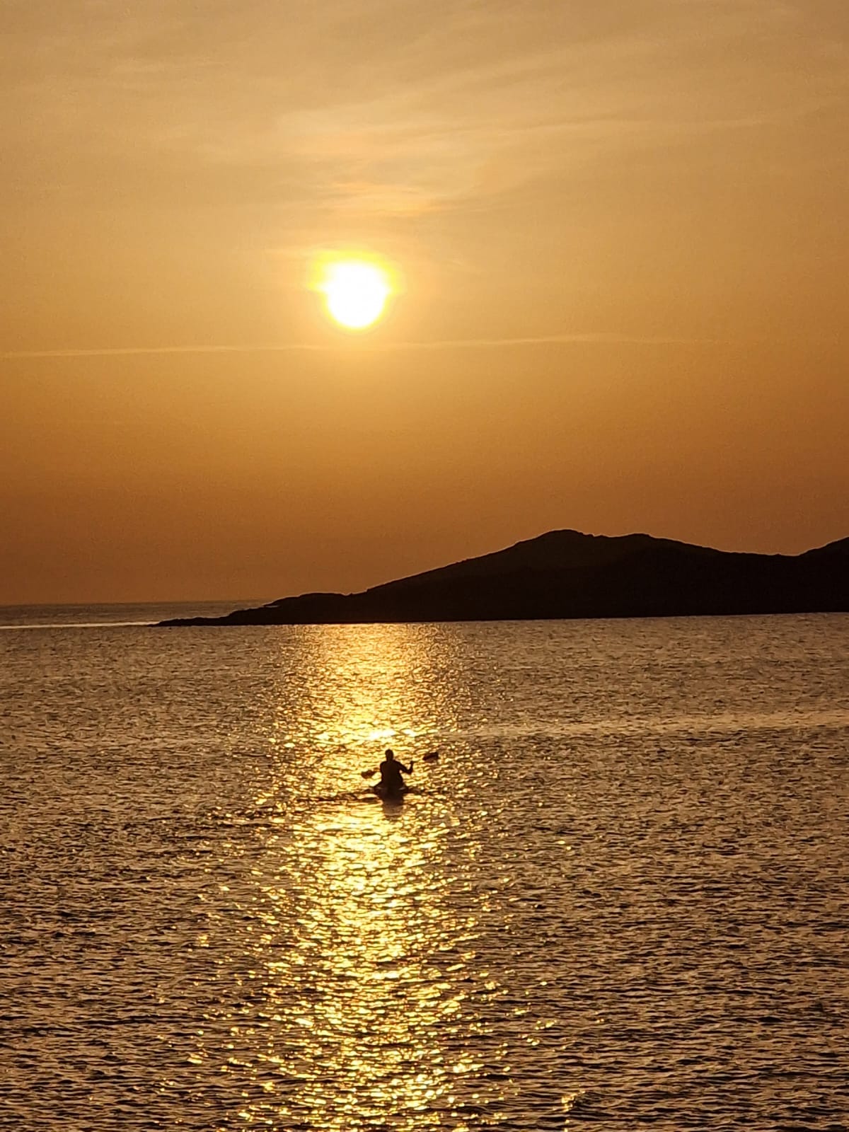 Oru kayak Paddler im Sonnenuntergang der Kornaten