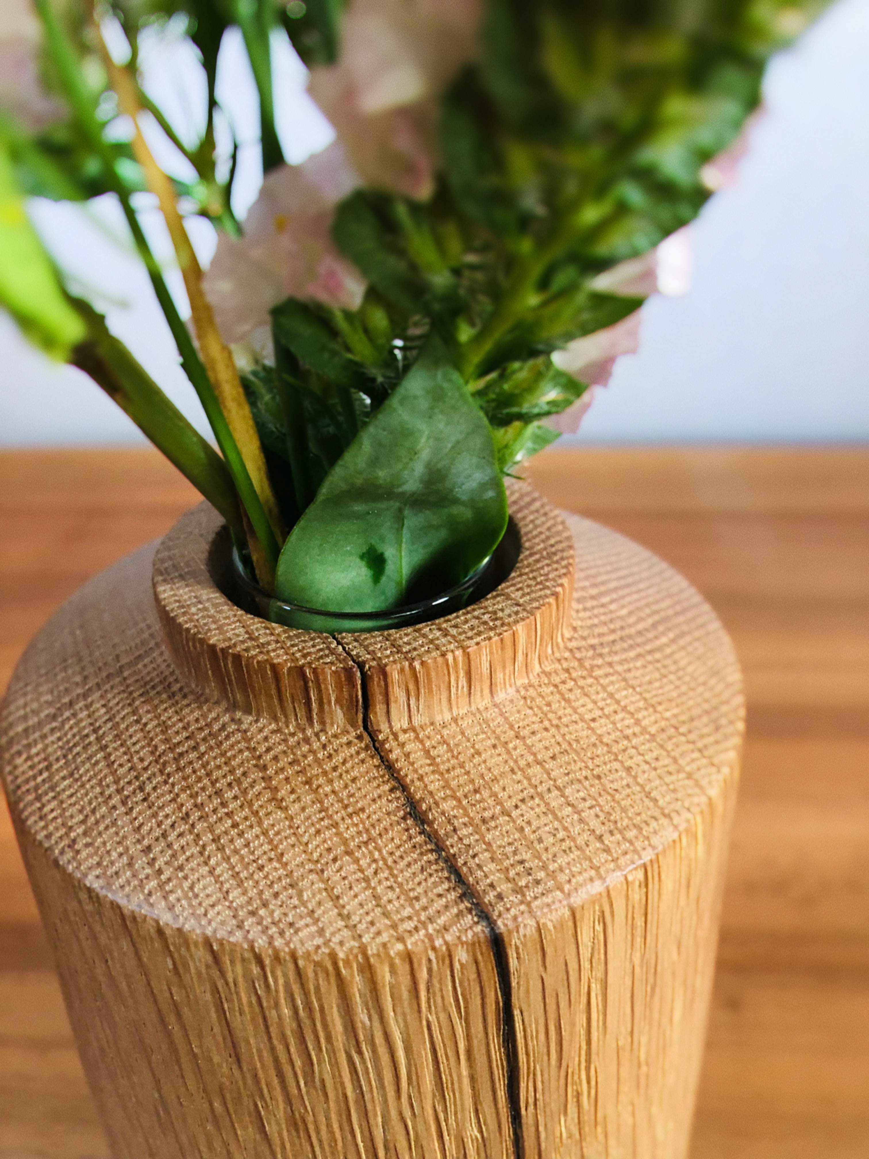 Vase aus Eichenholz