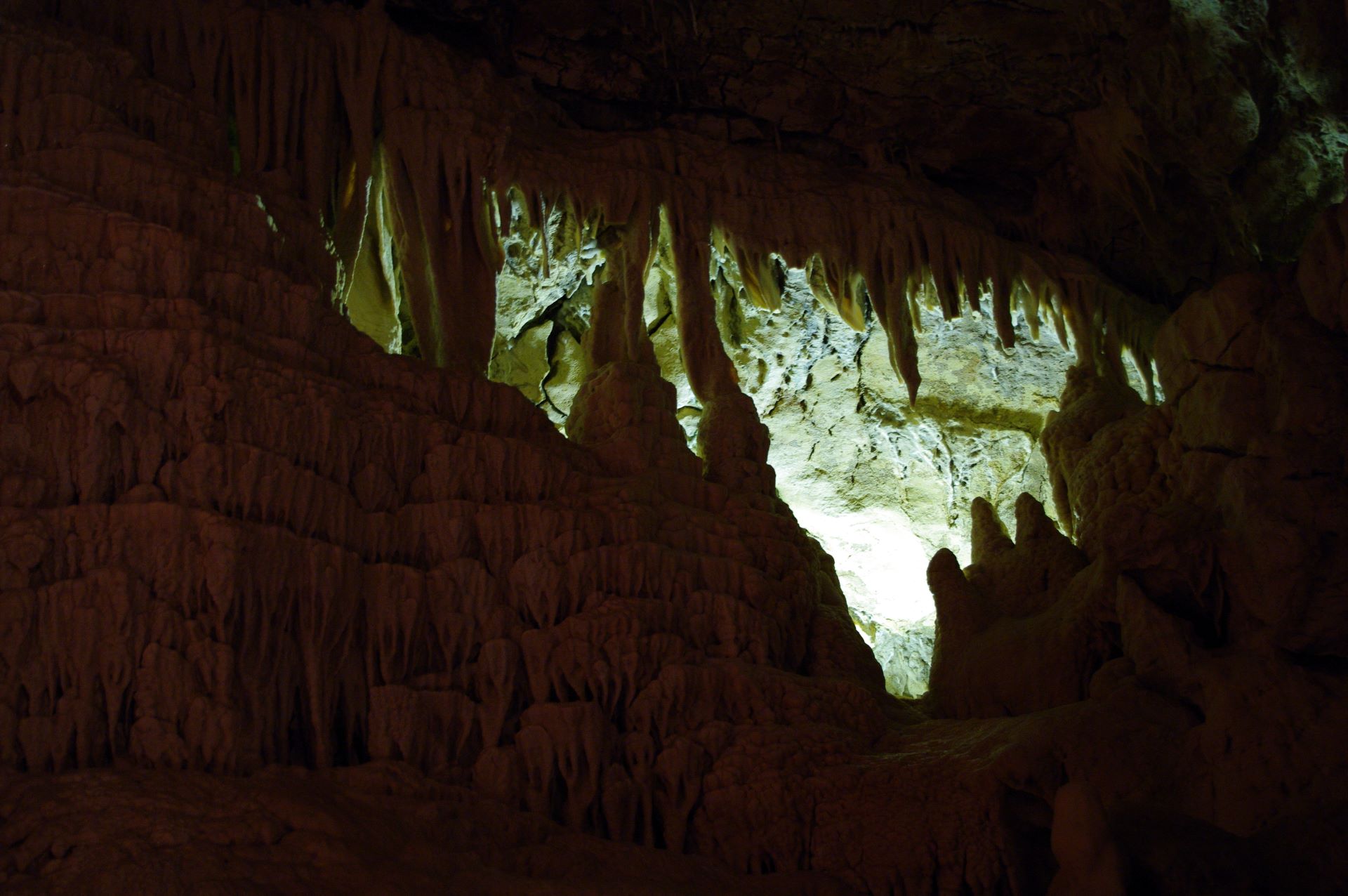 Durchblick mit Fokussierung auf die hintere Höhle