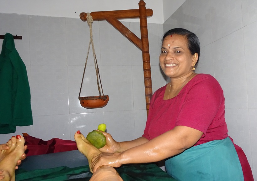 Imparare l'autentico massaggio ayurvedico in Kerala