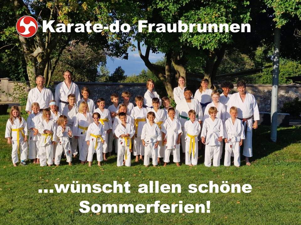 Gruppenfoto Karate Kindertraining mit Feriengrüssen