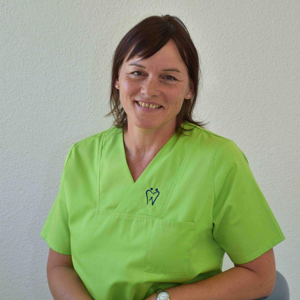 Dentalassistentin Irma Limacher tätig in der Zahnarztpraxis Käch