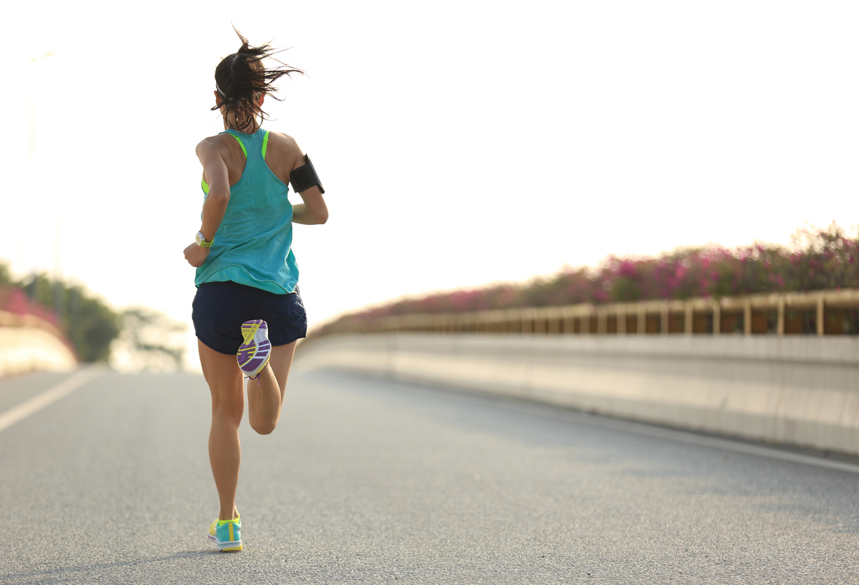 Sportlerin am joggen nach Einzeltraining