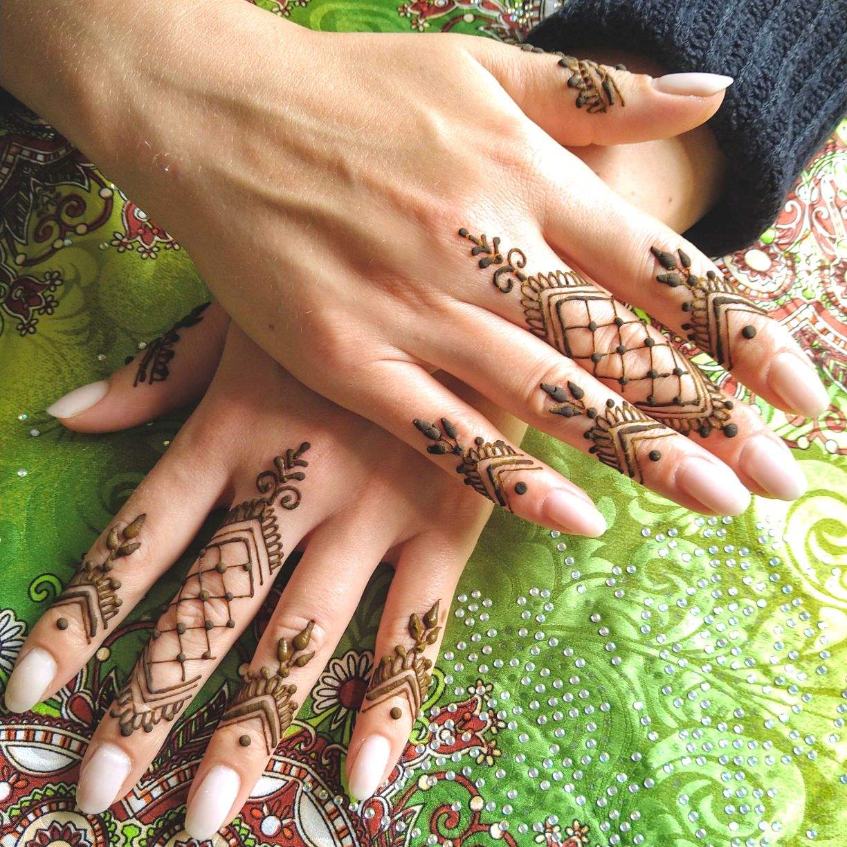 elegantes, feines Henna nur an den Fingern