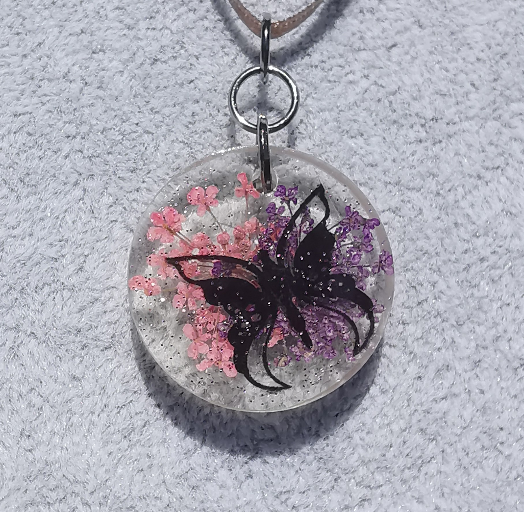 3300 - Black Butterfly Pink Flower Circle