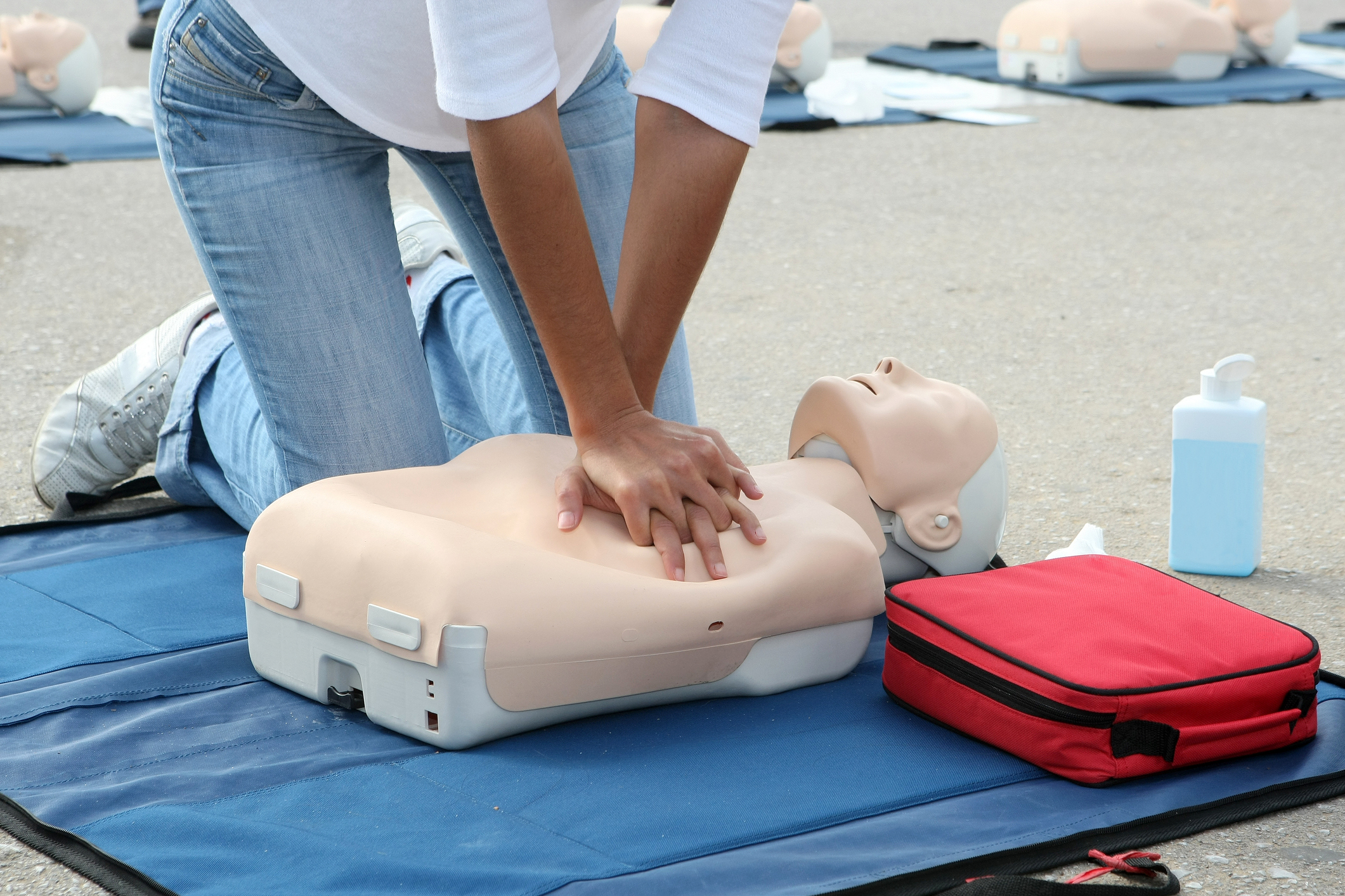 498609577-female-instructor-showing-cpr-on-training-dolljpg