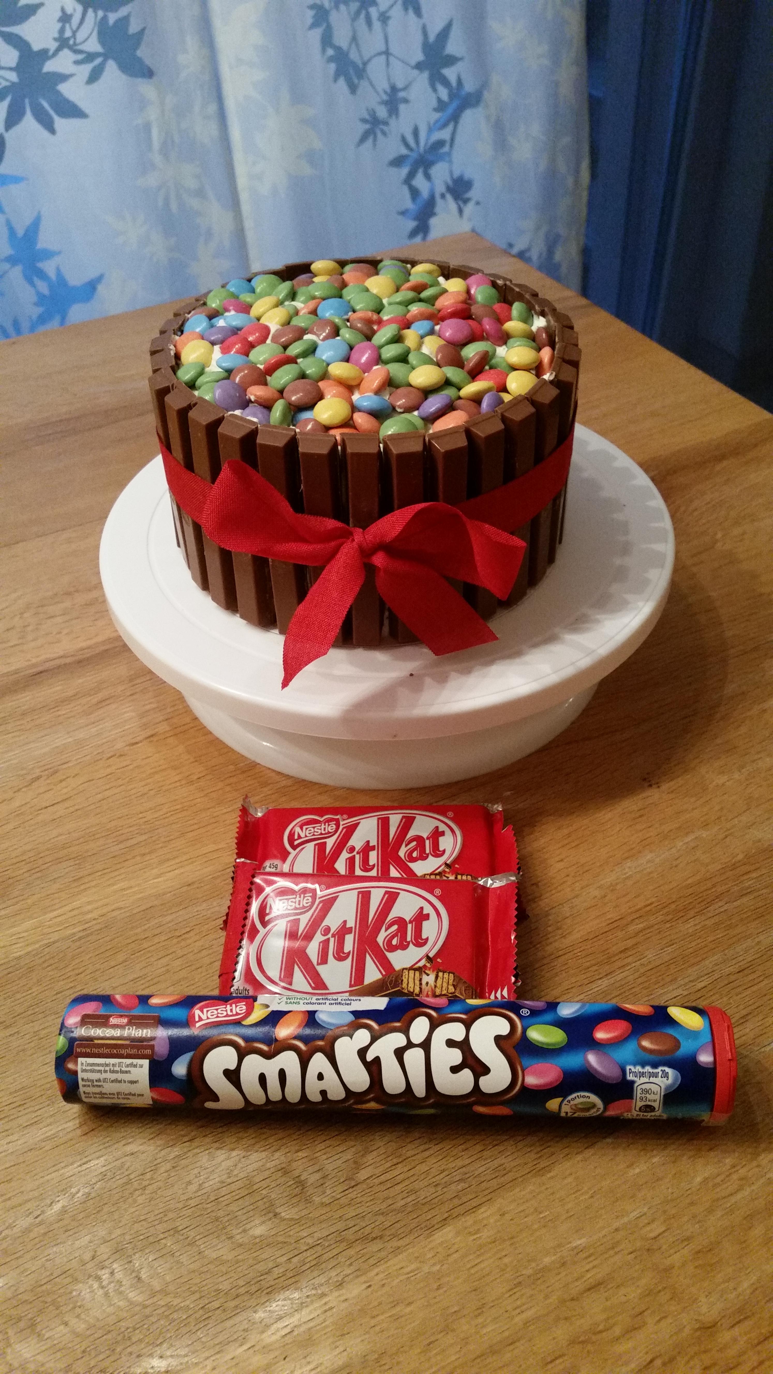 Smarties-KitKat-Kuchen