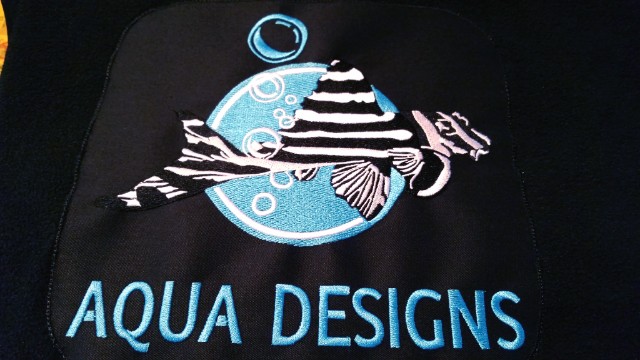 Fisch Logo direkt gestickt nach Vorlage