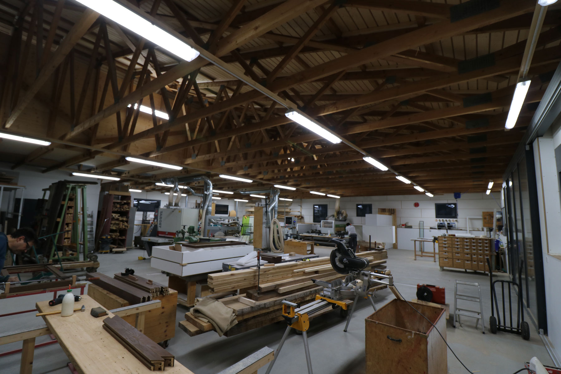 Werkstatt mit Deckenholzkonstruktion