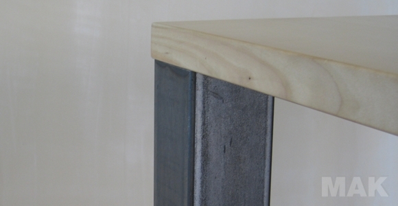 Tischfuss und Unterkonstruktion für Tischplatte und Holzplatte