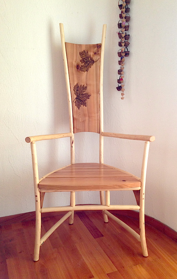 Sessel aus Weidenstöcken und Kirschholz mit geschnitztem Eichenlaub