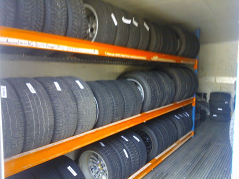 In unserem Reifenhotel können Ihre Reifen preiswert über Sommer oder Winter eingelagert werden.